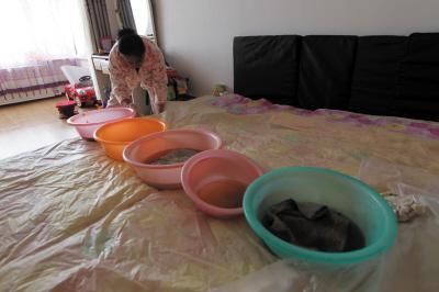 瓦房店楼上漏水，住户失联，小区没物管，业主维权难！律师来支招……